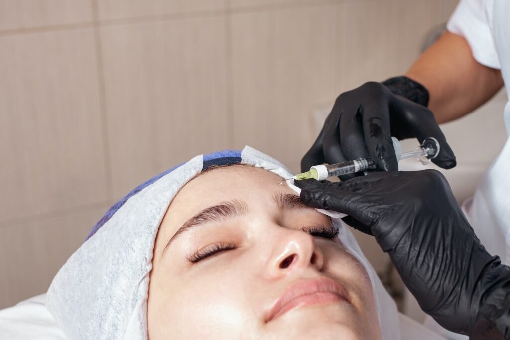 The beautician performs the procedure of mesotherapy