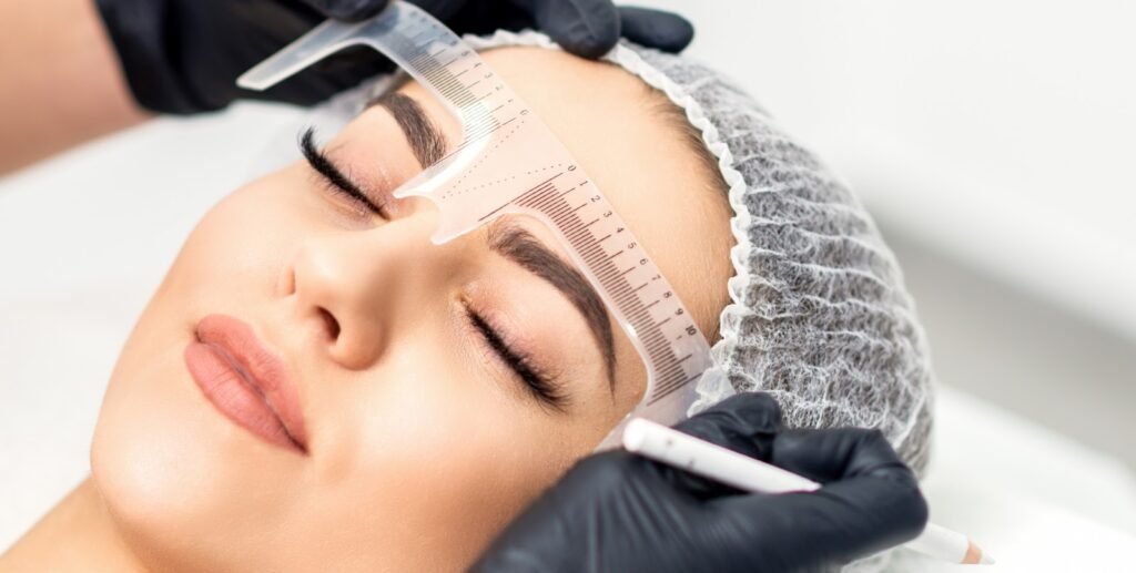 Bilde fra microblading av bryn.